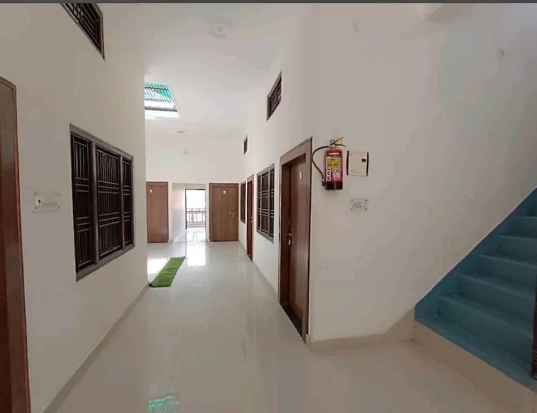 Ramam Hotel By Naavagat 700Mtr From Shri Ram Janambhumi Ayodhya 外观 照片