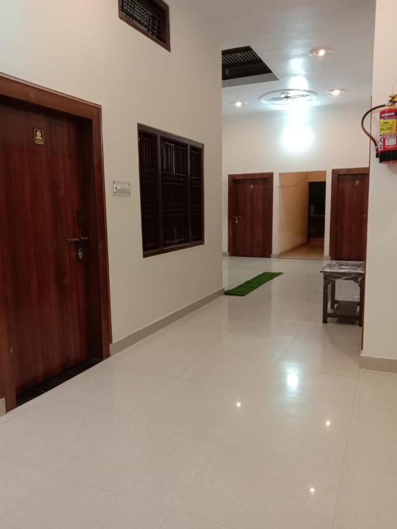 Ramam Hotel By Naavagat 700Mtr From Shri Ram Janambhumi Ayodhya 外观 照片