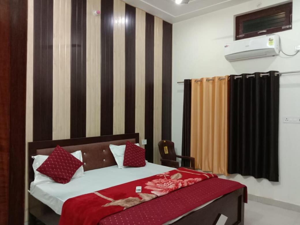 Ramam Hotel By Naavagat 700Mtr From Shri Ram Janambhumi Ayodhya 外观 照片